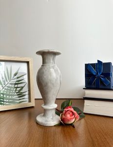 Urne de jardin vintage en marbre blanc sculpté à la main, écologique, durable, de style farmhouse, pour extérieur, pot de fleurs pour la maison - Product Image 1