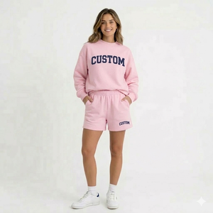Conjunto de Jersey de Cuello Alto y Pantalones Cortos para Mujer, Inspirado en la Estética Urbana, Atuendo Atrevido y Contemporáneo para el Invierno - Product Image 1