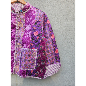 Chaqueta de mujer acolchada de algodón hecha a mano, estilo patchwork vintage bohemio, con botones al frente, informal, para invierno, regalo para ella. - Product Image 3