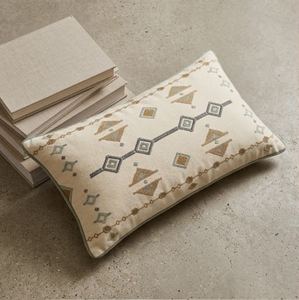 Coussin décoratif à motifs géométriques vert grisâtre, terre cuite et crème, brodé, pour fauteuil de salon. 50x35 CM - Product Image 1