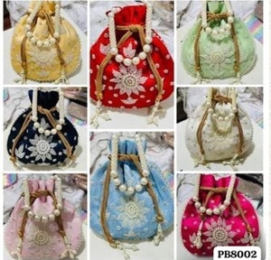 Sac Potli brodé magnifique de Jaipur avec poignée en perles pour cadeaux de mariage et cadeaux festifs - Article ménager économique - Product Image 1