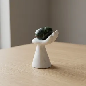 Sculpture ovale en pierre faite à la main, minimaliste, objet de collection, décoration d'intérieur, base blanche polie avec dessus en pierre noire - Product Image 6