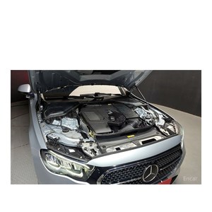 Mercedes-Benz E200 Avantgarde Classe E 2024 avec 13 205 km, conduite à gauche, boîte automatique, caméra de recul - Product Image 6
