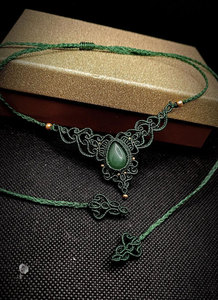 Collar de Macramé Hecho a Mano con Colgante Ovalado de Aventurina Verde, Cordón Verde Oscuro, Joyería Boho Curativa, Venta al Por Mayor - Product Image 2