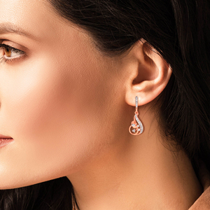Boucles d'oreilles pendantes élégantes en or rose et diamants pour femmes, motif floral en forme de feuille, bijoux de mariée de luxe, vente en gros - Product Image 4