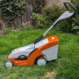 Cortacésped Eléctrico Inalámbrico de 40V con Batería de Litio, Altura de Corte Ajustable, Motor sin Escobillas, Silencioso, Serie Profesional - Product Image 1