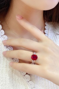 Bague en argent avec diamant taille coussin et pierres latérales en diamant, bijoux de fiançailles de luxe pour femmes, certifiée IGI - Product Image 5
