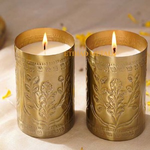 Pot à bougie décoratif en métal, pots à bougies Dance of Frondescence, bougies parfumées votives, récipient à bougie en métal côtelé doré - Product Image 5