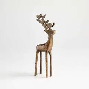 Centro de Mesa Navideño de Lujo con Reno Metálico para Reuniones Festivas - Product Image 6