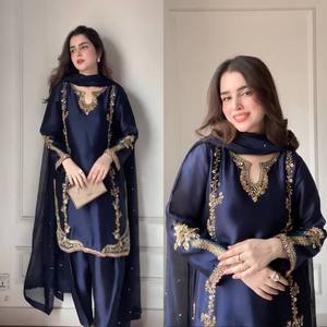 Salwar Kameez Traditionnel en Micro Coton de Créateur, Tenue de Soirée Élégante avec Farshi, Idéal pour Mariages, Bals de Promo, Diwali et Remises de Diplômes - Product Image 3