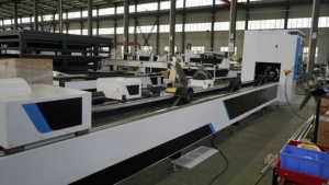 เครื่องตัดท่อไฟเบอร์เลเซอร์ CNC ขนาด 240 มม. กำลัง 3Kw-20Kw สำหรับตัดท่อกลม สี่เหลี่ยม วงรี โลหะ เหล็ก รุ่น LM6024T2 Laser Max - Product Image 3