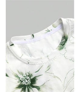 Camiseta blanca con estampado tropical de palmeras negras y veleros, camiseta de verano con diseño náutico inspirado en islas. - Product Image 4