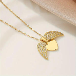 AMBER JEWELS T-2999 Collar con Colgante de Alas de Ángel Doradas, Moissanita con Engaste de Apertura, Cadena de Caja, Unisex, Uso Diario - Product Image 3