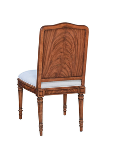 Fauteuil de luxe en bois massif sculpté à la main, chaise de salle à manger élégante avec dossier rembourré en ruban pour projets hôteliers et villas de luxe 1404443 - Product Image 4