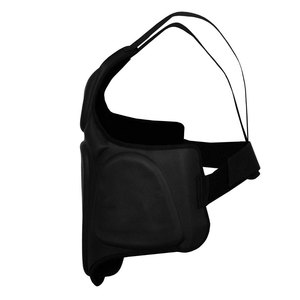 Protector de pecho elegante con diseño flexible y acolchado suave, perfecto para entrenamiento y soporte de seguridad. - Product Image 4