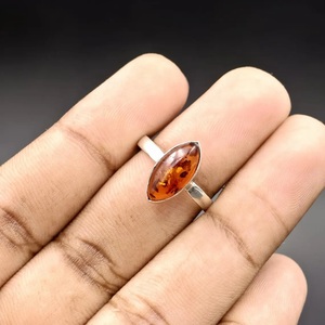 Bague ovale en ambre baltique et argent sterling 925 pour elle, bijoux fins, bijoux faits à la main - Product Image 2
