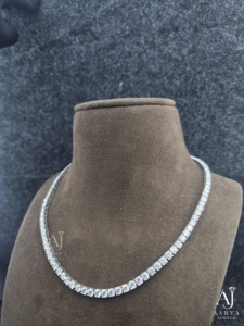 Collier tennis AARVA en moissanite, taille brillant rond, serti en canal, argent 925 plaqué rhodium, style classique pour femme - Product Image 5