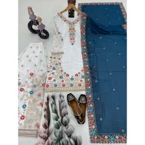 Conjunto de Top y Dupatta Plazzo para Mujer con Exquisito Trabajo de Pedrería Hecho a Mano - Product Image 2