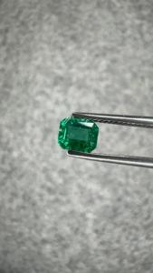 Émeraude naturelle zambienne 0,45 ct, taille octogonale, pierre précieuse verte non montée pour bague sur mesure, pendentif et bijoux de luxe - Product Image 4
