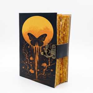 Journal en cuir Papillon Grimoire Céleste Livre des Ombres Livre de Sortilèges Papillon Lunaire Journal de Sorcellerie Fait Main Cadeau Fantastique - Product Image 1