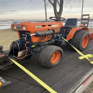 Mini Tractor Agrícola Kubota B7000 4X4 de 20HP con Motor Diésel, Equipo Agrícola para Huertos, Jardines y Trabajo en Terrenos - Product Image 1