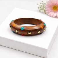 Bracelets en bois faits à la main avec clous en laiton et points colorés, bijoux artisanaux naturels