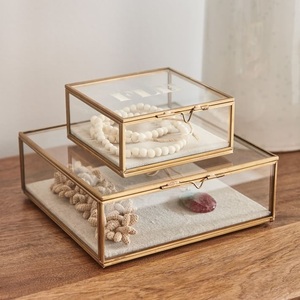 Ensemble de 2 boîtes à bijoux en verre très vendues avec bordure dorée, organisateur de rangement transparent pour accessoires, présentoir au design moderne, boîtes en verre - Product Image 1