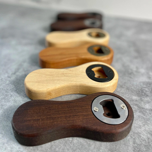 Ouvre-bouteille élégant en bois de noyer avec poignée arrondie et accents métalliques, moderne et fonctionnel, accessoire de bar. - Product Image 6