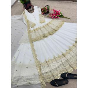 Conjunto de Fiesta para Mujer a la Moda con Top y Pantalón Bordados y Diseño de Dupatta con Lentejuelas - Product Image 4