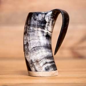 Taza de Cuerno de Búfalo Hecha a Mano, Ecológica, con Forma Natural, Asa Pulida, Diseño Rústico Moderno, Artística, Coleccionable, Duradera, para Regalo - Product Image 1