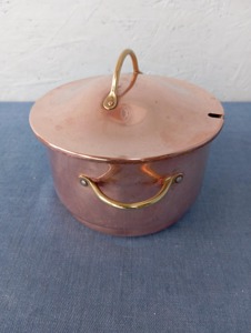 Casserole en cuivre artisanale, finition martelée, design vintage, forme ronde, ustensile de cuisine en métal durable sans couvercle - Product Image 1