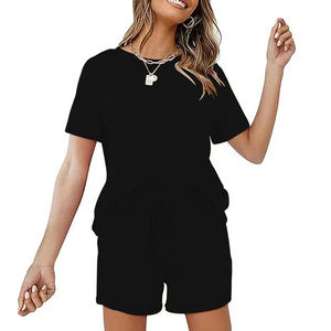 ชุดลำลองสไตล์สตรีทแวร์ น้ำหนักเบา สวมใส่สบาย ดีไซน์โดดเด่น บริการ OEM ODM สินค้ามาใหม่ ชุดเสื้อยืดและกางเกงขาสั้น 2 ชิ้นสุดเทรนดี้ - Product Image 1