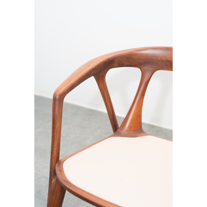 Chaise de salle à manger en bois de noyer de luxe, style nordique italien, siège et dossier rembourrés en cuir PISANO - Product Image 6
