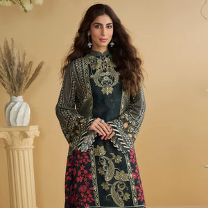 Élégant Ensemble Salwar Kameez Rose en Crêpe Premium Brodé avec Dupatta et Palazzo, Ornements de Paillettes et de Zari, pour Mariage Indien Hiver/Été - Product Image 1