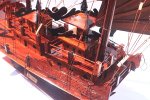 ARTISANAT DE LUXE - BATEAU DU DRAGON DE HA LONG Bateau traditionnel vietnamien fait main en bois naturel pour collection et décoration intérieure - Product Image 6