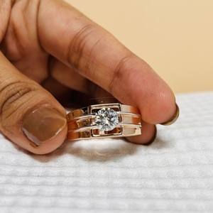 Anillo de Diamante Cultivado en Laboratorio con Corte Brillante Redondo de 3.00CT, Certificado IGI, Oro de 14K, Regalo de Compromiso y Aniversario para Ella, Estilo Clásico - Product Image 1