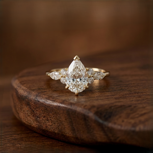 Anillo de Compromiso con Diamante Cultivado en Laboratorio Certificado por IGI, Oro de 14k, Corte Pera con Detalles Redondos Marquise, Fabricante de Joyería al por Mayor - Product Image 6