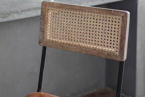 เก้าอี้บาร์หนังและหวาย Iswa พร้อมเบาะหนังพรีเมียมและพนักพิงหวายธรรมชาติ สำหรับเคาน์เตอร์บาร์ คาเฟ่ ร้านอาหาร โรงแรม และเลานจ์ - Product Image 5