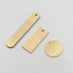 Pin de Solapa con Recubrimiento Epóxico Metálico Impreso, Porta-Nombres Retráctil de Metal Dorado - Product Image 4
