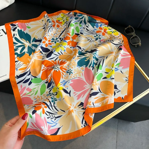 Pañuelo Floral Colorido de 68 cm para Mujer, Pañuelo Fino de Seda para Primavera/Verano, Elegante, Versátil, para la Cabeza o como Chal - Product Image 2
