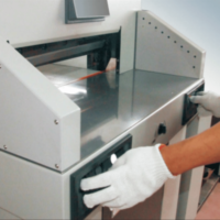 Coupe-papier automatique compact à moteur Schneider contrôlé par PLC, machine de découpe d'étiquettes fiscales, de cartes postales et de cartes de visite professionnelle