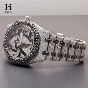 Reloj de Lujo para Hombre con Diamantes Cultivados en Laboratorio en Blanco y Negro - Reloj de Diseño Personalizado por Heerak Diamonds - Product Image 1