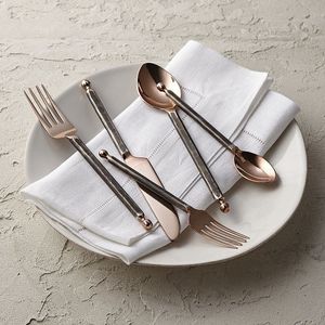 Ensemble de couverts en métal au design minimaliste moderne pour table à manger contemporaine et collection de cuisine - Product Image 2