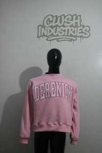 Sudadera DERENICK PINK con cuello alto, 100% BLANCA, con apliques bordados, cuello ancho, hilos finos. - Product Image 5