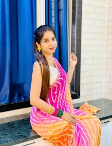 Sari Tradicional KV Lehriya de Rayón Puro con Adornos y Blusa sin Coser para Fiesta - Product Image 2
