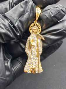 จี้พระเยซูตรึงกางเขน รูปทรงกลมประดับโมอิสซาไนต์ เงินแท้ 925 ชุบทอง เครื่องประดับอัญมณีชั้นดี - Product Image 3