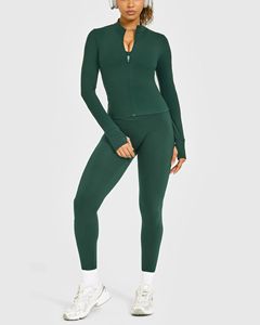 Veste de yoga personnalisée pour femme, ajustée, avec fermeture éclair intégrale, col montant, passe-pouces, manteau de course, haut de sport respirant avec logo - Product Image 3