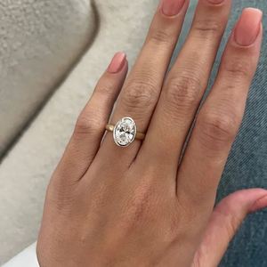 Anillo de Compromiso de Oro de 14K con Diamante Cultivado en Laboratorio de Corte Ovalado de 4 Quilates, Anillo de Boda Solitario, Elegante Regalo de Aniversario para Ella - Product Image 3
