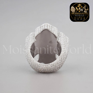 Bague Croix en Moissanite Coupe Baguette avec Halo, Bijou Chrétien de Luxe Unisexe, Tonalité Argent - Product Image 2
