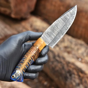 Cuchillo de caza de acero de Damasco forjado a mano, mango de piña, hoja fija de espiga completa con funda de cuero, OEM personalizado - Product Image 4